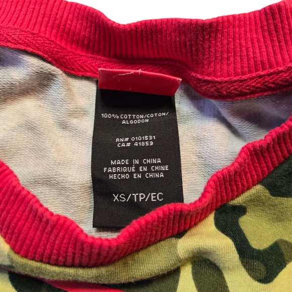 CocaCola Womens Camouflage Red Accent Cropped Long Sleeve Sweatshirt Size XS B21 - Picture 5 of 7